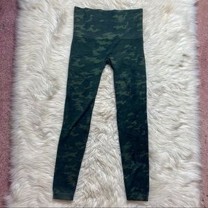 Spanx Leggings Size L in Camo - Seamless